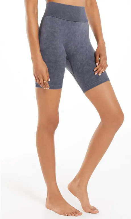 DANCE IT OUT SEAMLESS SHORT