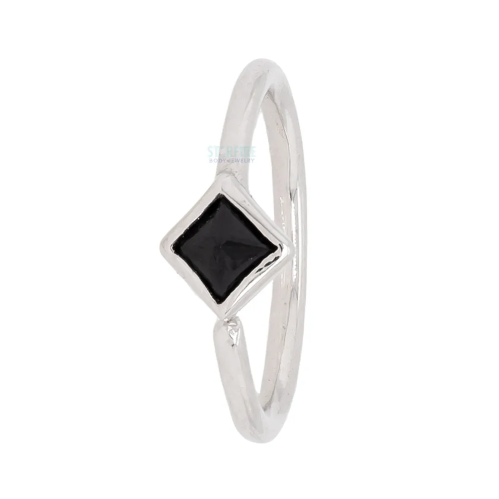 Mae Seamless Ring in Gold with Black Spinel