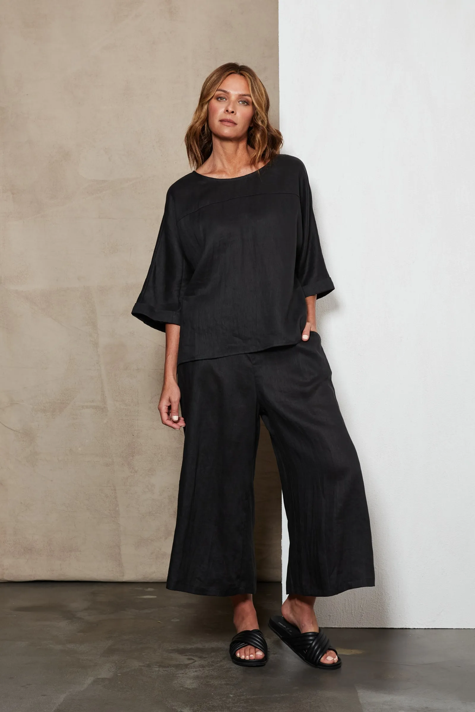 Studio Linen Relaxed Top - Black